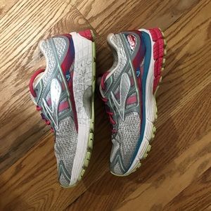 Women’s Brooks Ravenna sz 10.5